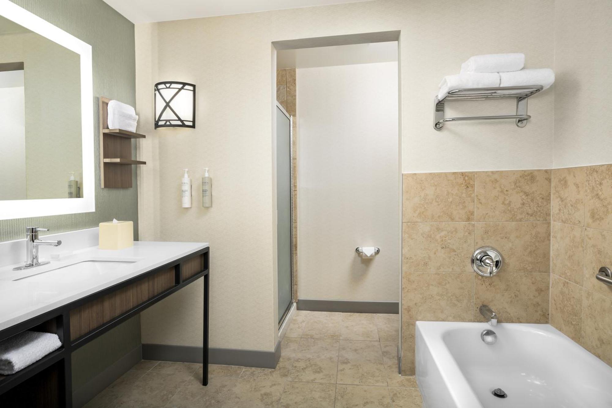 Hilton Garden Hotel 3*